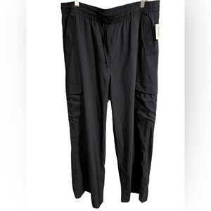 NWT. Old Navy stretch tech quick dry pants